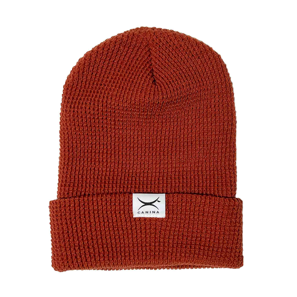 Canina waffle beanie with label in rust / burnt red